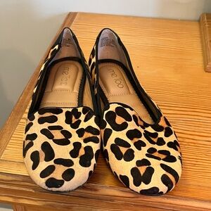 Me Too Genuine Cow Fur Leopard Flats Sz 8 NWOB
